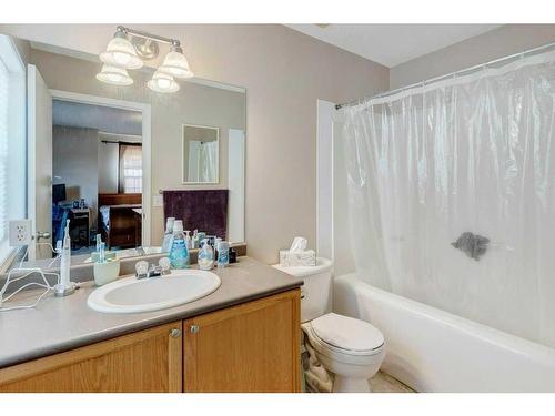 39 Tuscany Springs Gardens Nw, Calgary, AB - Indoor Photo Showing Bathroom