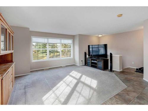 39 Tuscany Springs Gardens Nw, Calgary, AB - Indoor Photo Showing Living Room