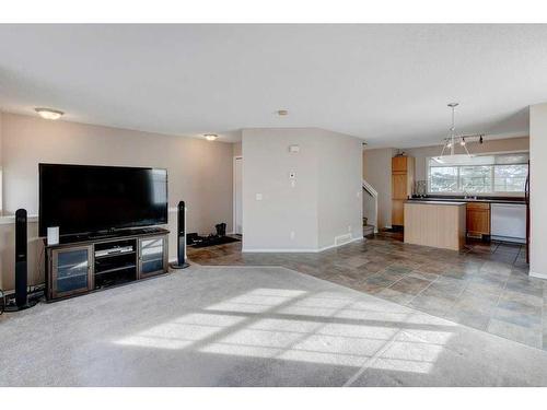 39 Tuscany Springs Gardens Nw, Calgary, AB - Indoor Photo Showing Living Room