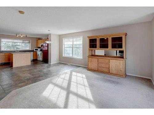 39 Tuscany Springs Gardens Nw, Calgary, AB - Indoor Photo Showing Living Room