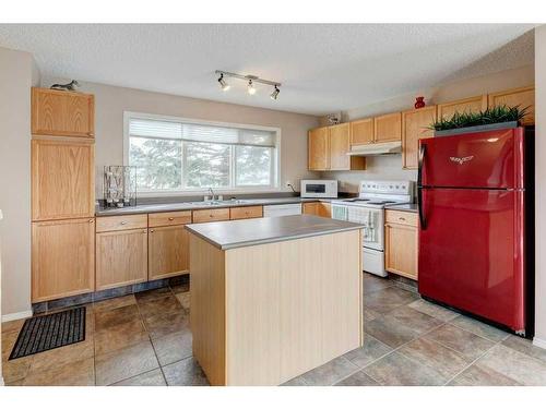 39 Tuscany Springs Gardens Nw, Calgary, AB - Indoor Photo Showing Kitchen