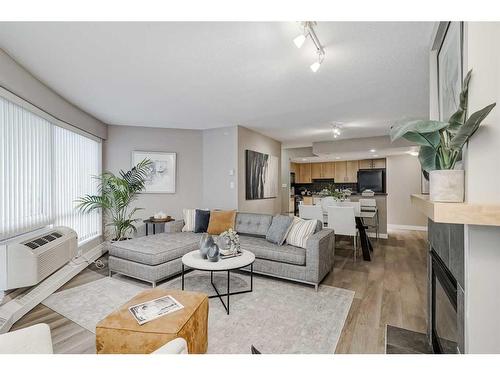 1705-1088 6 Avenue Sw, Calgary, AB - Indoor Photo Showing Living Room