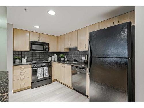 1705-1088 6 Avenue Sw, Calgary, AB - Indoor Photo Showing Kitchen