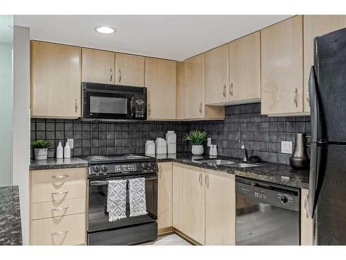 1705-1088 6 Avenue Sw, Calgary, AB - Indoor Photo Showing Kitchen