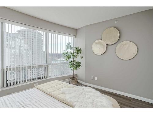 1705-1088 6 Avenue Sw, Calgary, AB - Indoor Photo Showing Bedroom