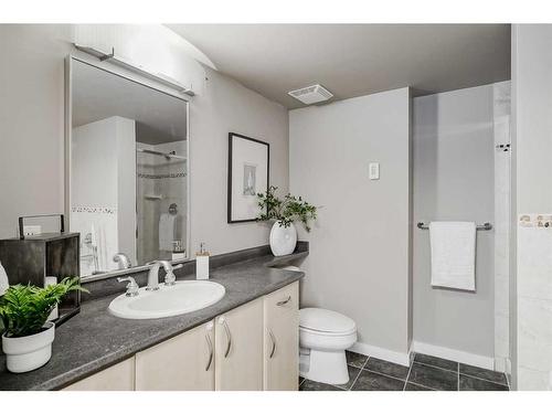 1705-1088 6 Avenue Sw, Calgary, AB - Indoor Photo Showing Bathroom