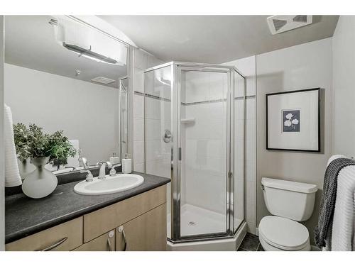 1705-1088 6 Avenue Sw, Calgary, AB - Indoor Photo Showing Bathroom