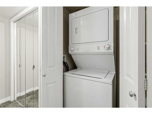 1705-1088 6 Avenue Sw, Calgary, AB - Indoor Photo Showing Laundry Room