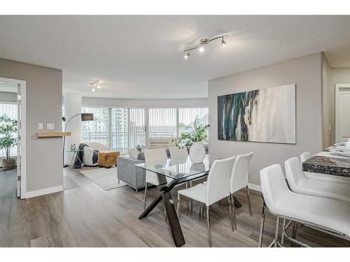 1705-1088 6 Avenue Sw, Calgary, AB - Indoor Photo Showing Dining Room