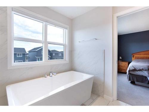 128 Sundown Way, Cochrane, AB - Indoor Photo Showing Bathroom