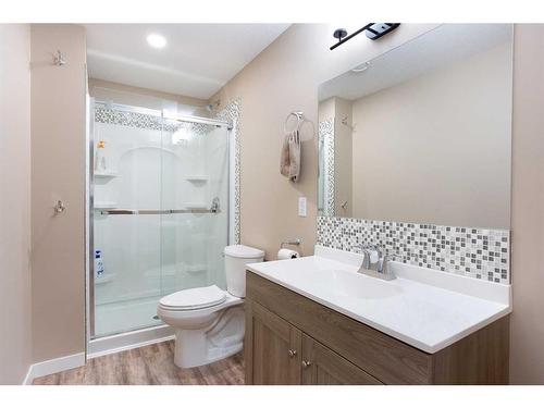 128 Sundown Way, Cochrane, AB - Indoor Photo Showing Bathroom