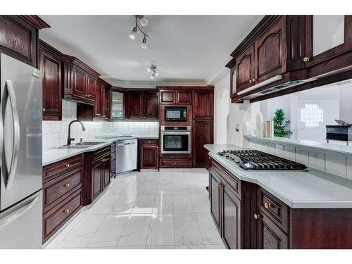 301-705 56 Avenue Sw, Calgary, AB - Indoor Photo Showing Kitchen