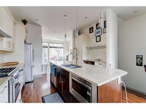 914 Remington Road Ne, Calgary, AB - Indoor Photo Showing Kitchen With Double Sink With Upgraded Kitchen