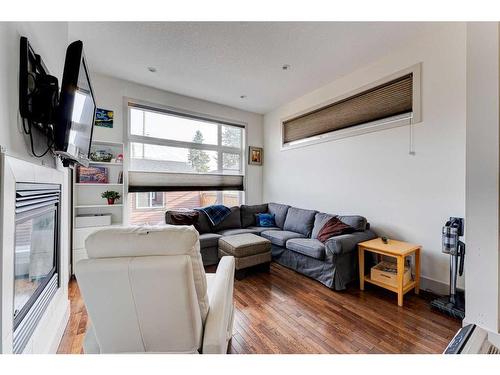 914 Remington Road Ne, Calgary, AB - Indoor Photo Showing Living Room