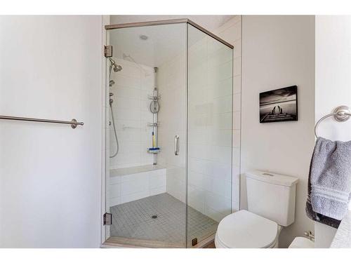 914 Remington Road Ne, Calgary, AB - Indoor Photo Showing Bathroom