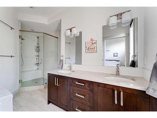 914 Remington Road Ne, Calgary, AB - Indoor Photo Showing Bathroom