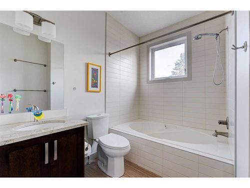 914 Remington Road Ne, Calgary, AB - Indoor Photo Showing Bathroom