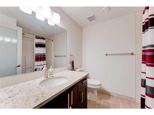 914 Remington Road Ne, Calgary, AB - Indoor Photo Showing Bathroom