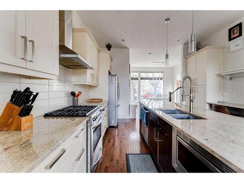 914 Remington Road Ne, Calgary, AB - Indoor Photo Showing Kitchen With Double Sink With Upgraded Kitchen