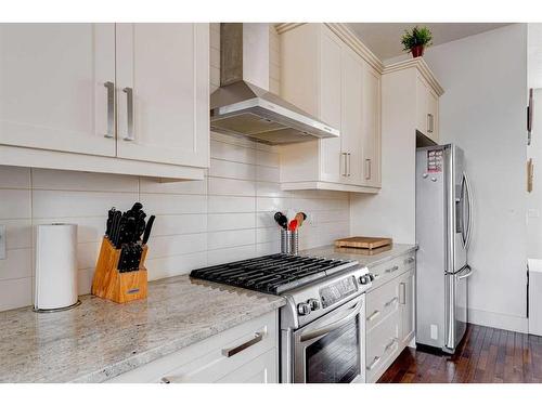 914 Remington Road Ne, Calgary, AB - Indoor Photo Showing Kitchen With Upgraded Kitchen