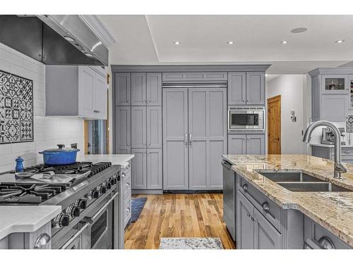 828 Silvertip Heights, Canmore, AB - Indoor Photo Showing Kitchen With Double Sink With Upgraded Kitchen