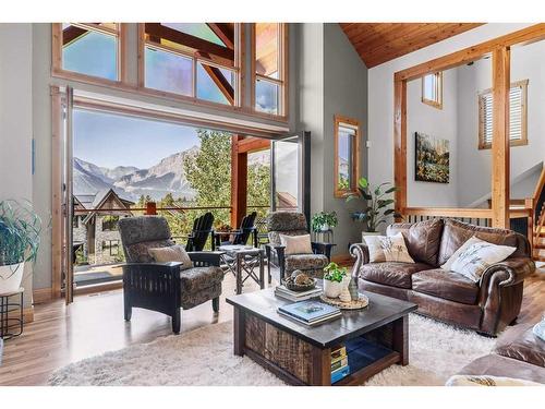 828 Silvertip Heights, Canmore, AB - Indoor Photo Showing Living Room