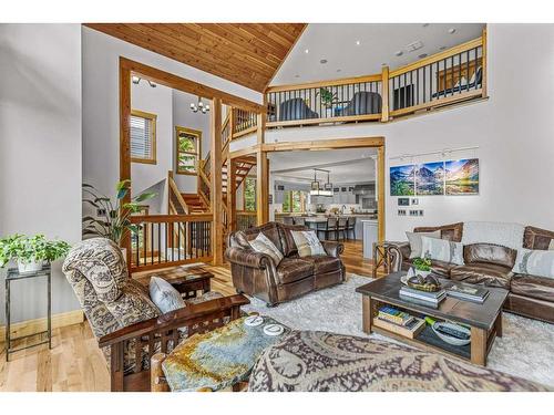 828 Silvertip Heights, Canmore, AB - Indoor Photo Showing Living Room