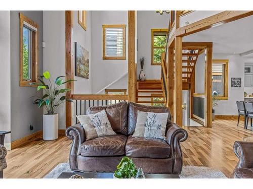 828 Silvertip Heights, Canmore, AB - Indoor Photo Showing Living Room