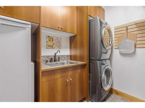 828 Silvertip Heights, Canmore, AB - Indoor Photo Showing Laundry Room