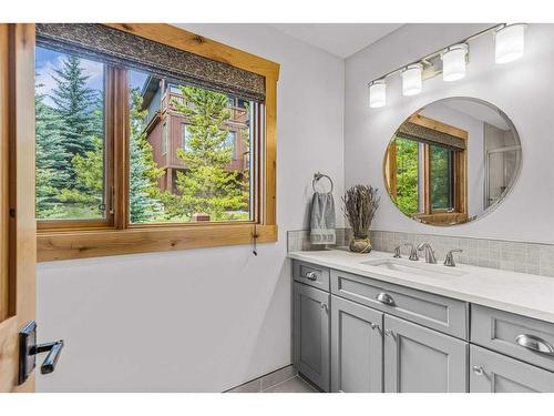 828 Silvertip Heights, Canmore, AB - Indoor Photo Showing Bathroom