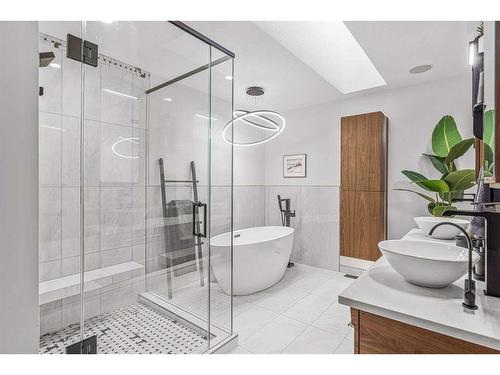 828 Silvertip Heights, Canmore, AB - Indoor Photo Showing Bathroom