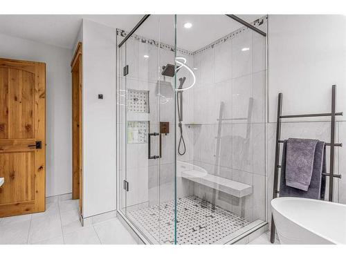 828 Silvertip Heights, Canmore, AB - Indoor Photo Showing Bathroom