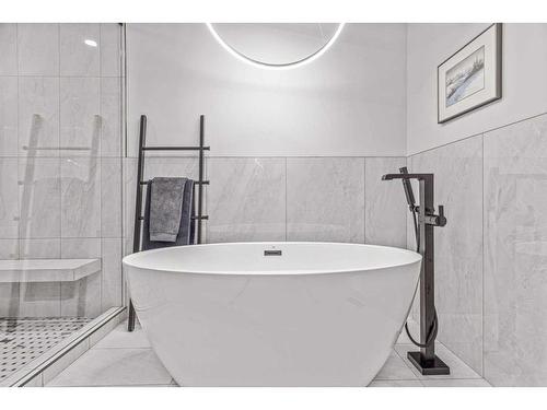 828 Silvertip Heights, Canmore, AB - Indoor Photo Showing Bathroom