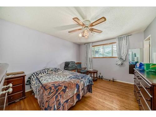 723 Raynard Crescent Se, Calgary, AB - Indoor Photo Showing Bedroom