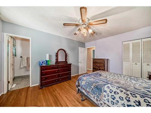 723 Raynard Crescent Se, Calgary, AB - Indoor Photo Showing Bedroom