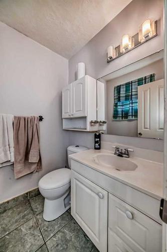 723 Raynard Crescent Se, Calgary, AB - Indoor Photo Showing Bathroom