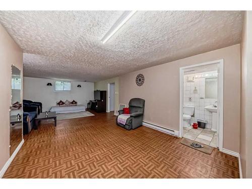 723 Raynard Crescent Se, Calgary, AB - Indoor Photo Showing Other Room