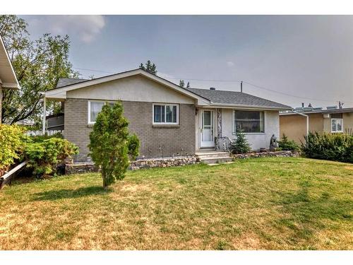 723 Raynard Crescent Se, Calgary, AB - Outdoor