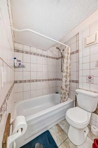 723 Raynard Crescent Se, Calgary, AB - Indoor Photo Showing Bathroom