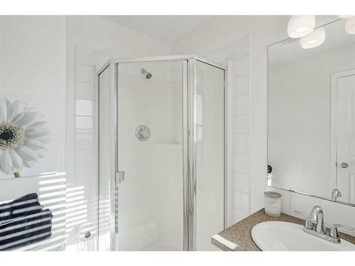 703-2001 Luxstone Boulevard Sw, Airdrie, AB - Indoor Photo Showing Bathroom