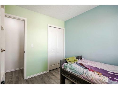 703-2001 Luxstone Boulevard Sw, Airdrie, AB - Indoor Photo Showing Bedroom