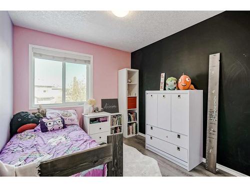 703-2001 Luxstone Boulevard Sw, Airdrie, AB - Indoor Photo Showing Bedroom