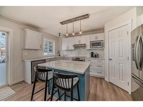 154 Rockbluff Close Nw, Calgary, AB - Indoor Photo Showing Kitchen