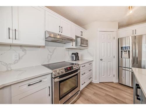 154 Rockbluff Close Nw, Calgary, AB - Indoor Photo Showing Kitchen With Upgraded Kitchen