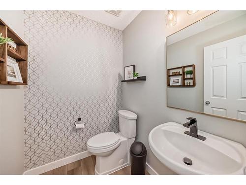 154 Rockbluff Close Nw, Calgary, AB - Indoor Photo Showing Bathroom