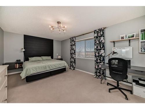 154 Rockbluff Close Nw, Calgary, AB - Indoor Photo Showing Bedroom