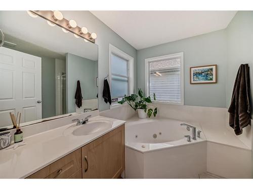 154 Rockbluff Close Nw, Calgary, AB - Indoor Photo Showing Bathroom