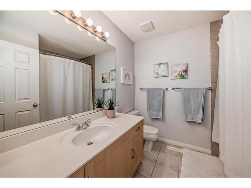 154 Rockbluff Close Nw, Calgary, AB - Indoor Photo Showing Bathroom