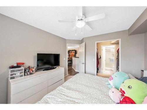 5103-604 8 Street Sw, Airdrie, AB - Indoor Photo Showing Bedroom