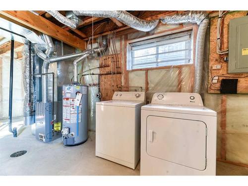 1611 Strathcona Gate, Strathmore, AB - Indoor Photo Showing Laundry Room